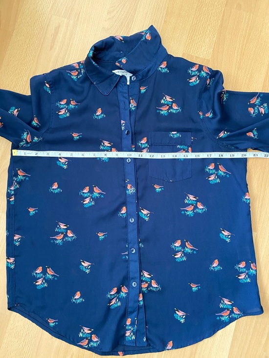 Liz Claiborne Navy Button-Front Bird Print Blouse Size Petite Medium - Picture 10 of 14